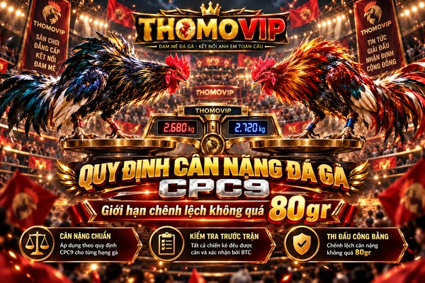 Quy định cân nặng đá gà CPC9 với hai chiến kê trên bàn cân, minh họa giới hạn chênh lệch không quá 80gr và thương hiệu THOMOVIP.